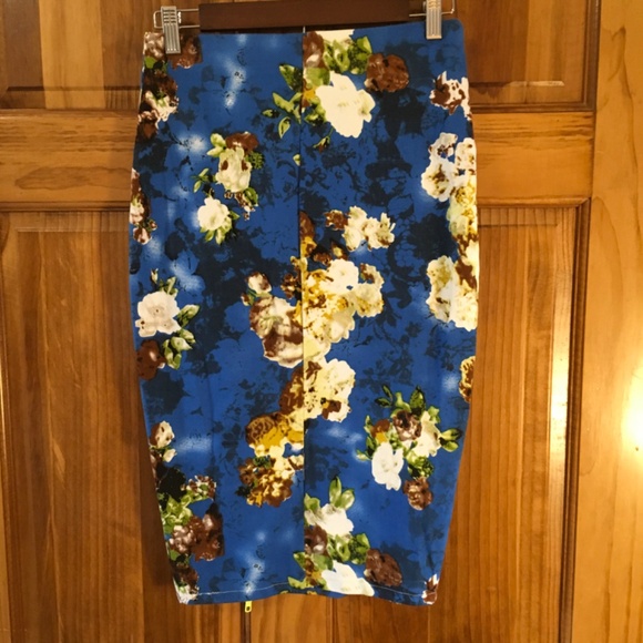Lulumari NWT Women’s M‎ Neon Floral Zipper Pencil skirt - Picture 2 of 4